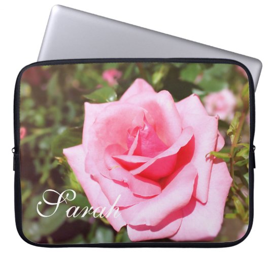 Schöne rosa Rosa Blume Laptop Gehäuse mit Namen. Laptopschutzhülle (Vorderseite)