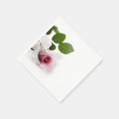 Schöne rosa Rosa über weißem Hintergrund Serviette (Ecke)