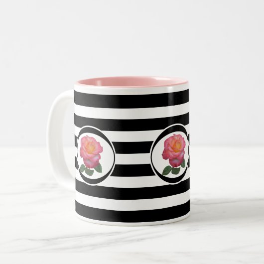 Schöne rosa Rose auf schwarz-weiß gestreift Zweifarbige Tasse (Vorderseite Links)