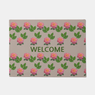 Schöne rosa Rosen auf Beige Fußmatte
