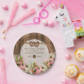 Schöne rosa Rosen auf Holz Pappteller (Party)