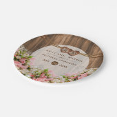 Schöne rosa Rosen auf Holz Pappteller (Schrägansicht)