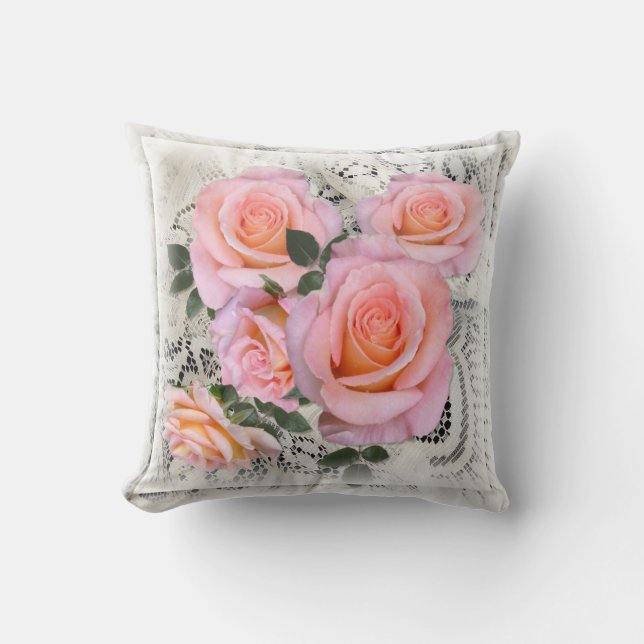 Schöne rosa Rosen mit Spitzen-Hintergrund Kissen (Vorderseite)