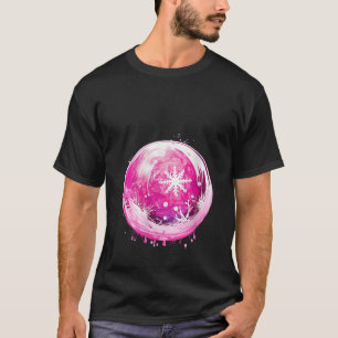 Schöne rosa Weihnachtskugel mit Schnee Idealer Ort T-Shirt