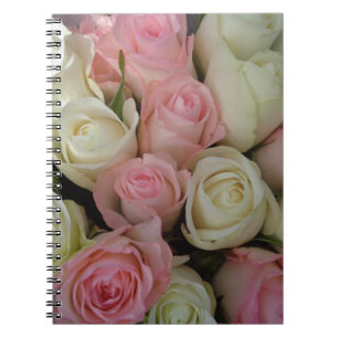 Schöne rosa weiße Rosen Blumenstrauß Notizblock