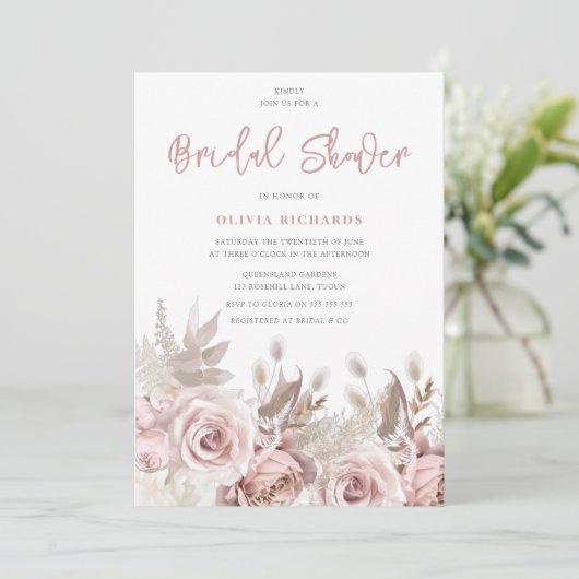 Schöne Rose Blütenblume Brautparty Einladung (Stehend Vorderseite)