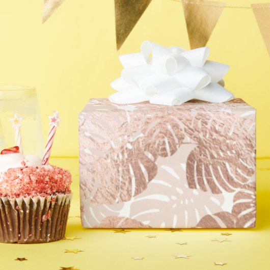 Schöne Rose Gold Crinkle Tropical Blätter Geschenkpapier (Geburtstagsparty)