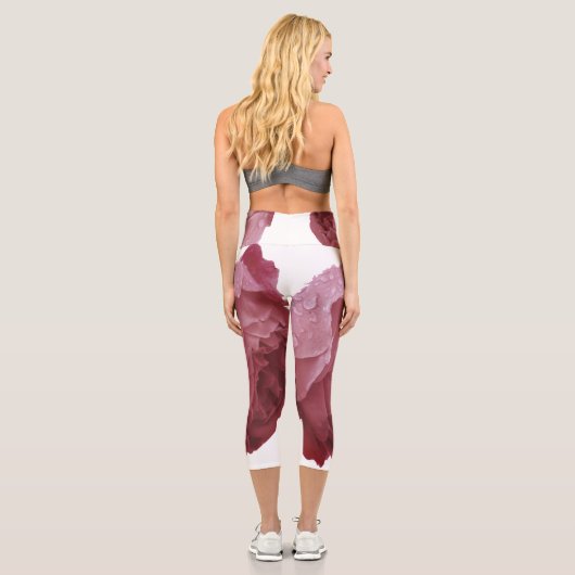 Schöne Rose mit großer Rosa und Regentropfen Capri Leggings (Rückseite)