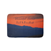 Schöne Rot-Sonnenuntergang Bed and Breakfast Plush Badematte (Vorderseite)
