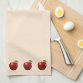 Schöne rote Äpfel auf hellbeige Geschirrtuch (Viertel Falte)