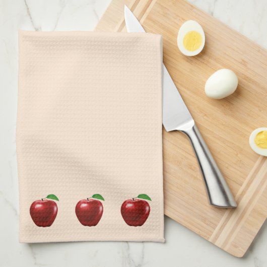 Schöne rote Äpfel auf hellbeige Geschirrtuch (Viertel Falte)