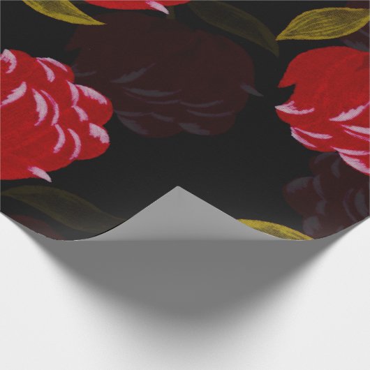 Schöne rote, lichtdurchlässige Rose Stickereimuste Geschenkpapier (Ecke)