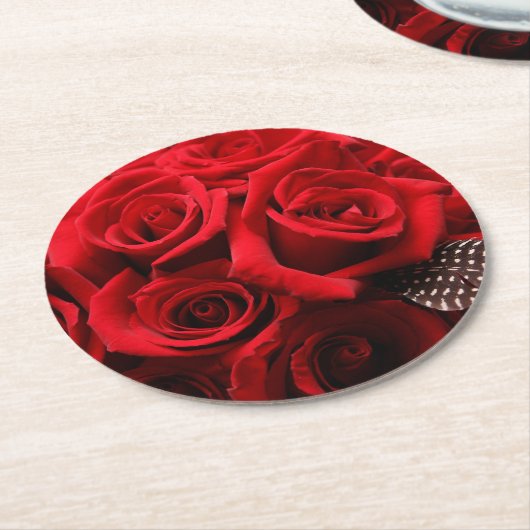 Schöne Rote Rosen Runder Pappuntersetzer (Angewinkelt)