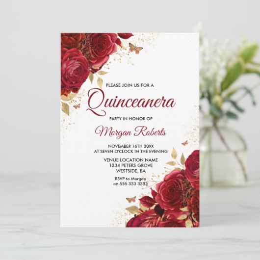 Schöne Rote Rosen Schmetterlinge Quinceanera Party Einladung (Stehend Vorderseite)