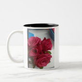 schöne rote Rosen Zweifarbige Tasse (Links)