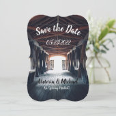 Schöne rustikale Brücke Save the Date Einladung (Stehend Vorderseite)