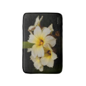 Schöne Satin-Blume auf schwarz Badematte (Vorderseite Vertikal)