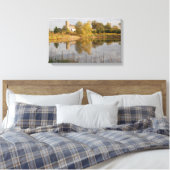 Schöne Scheune reflektiert im Teich Leinwanddruck (Insitu (Schlafzimmer))