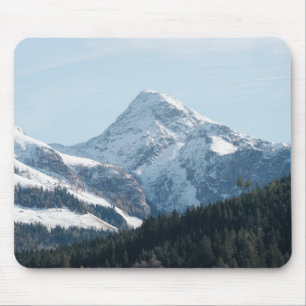 Schöne schneebedeckte Berge Mousepad