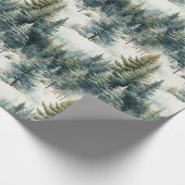 Schöne schneebedeckte Pinienwälder Weihnachten Geschenkpapier (Ecke)