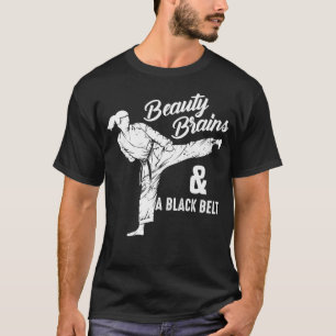 Schöne Schönheit Hirn Ein Niedlicher Karate im S T-Shirt