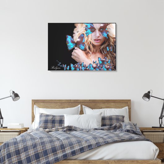 SCHÖNE SCHÖNHEIT MIT BLUE BUTTERFLUSS LEINWANDDRUCK (Insitu (Schlafzimmer))