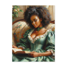 Schöne schwarze Frau lesen ein Buch im Inneren