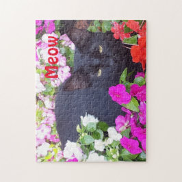 Schöne schwarze Katze mit grünen Augen in den Puzzle
