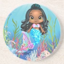 Schöne schwarze Meerjungfrau spielt im Meer Getränkeuntersetzer