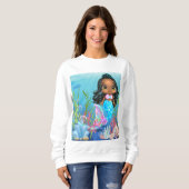 Schöne schwarze Meerjungfrau spielt im Meer Sweatshirt (Vorne ganz)
