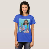 Schöne schwarze Meerjungfrau spielt im Meer T-Shirt (Vorne ganz)