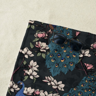 Schöne Schwarze Pfaue und Magnolische Blume Strandtuch