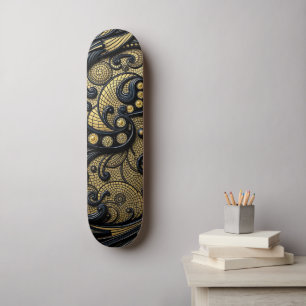 Schöne schwarze und goldene Blumen und Perlen abst Skateboard
