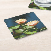 Schöne Seerosen pink gegen blaues Wasser Rechteckiger Pappuntersetzer (angewinkelt)