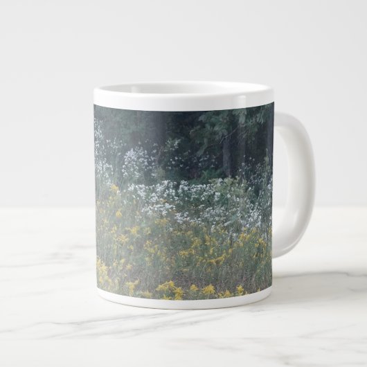 Schöne September Wilde Blume in einer Wiese Jumbo-Tasse (Vorderseite Rechts)