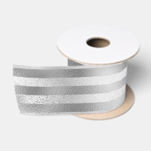 Schöne silberne gestreifte Hochzeit