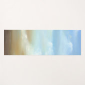 Schöne Skyscape mit flauschigen Wolken Yogamatte (Vorderseite (Horizontal))