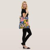 Schöne Sommer-Blume mit Rose. Naht Tasche (Am Model)