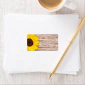 Schöne Sonnenblume auf rustikalem Stallholz leer Adressaufkleber (Insitu)