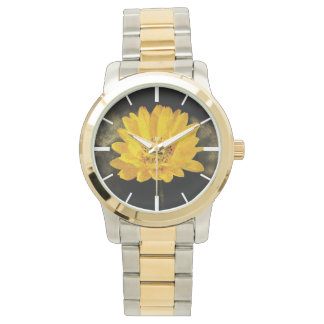 Schöne Sonnenblume mit dunkelbraunem Hintergrund Armbanduhr