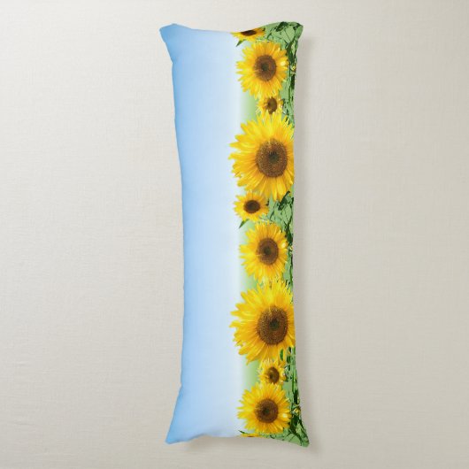 Schöne Sonnenblumen auf Sky Blue Body Pillow Seitenschläferkissen (Vorderseite Vertikal)