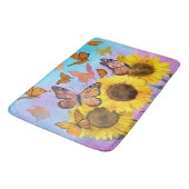 Schöne Sonnenblumen Schmetterlinge Blumengarten Badematte (Schrägansicht)