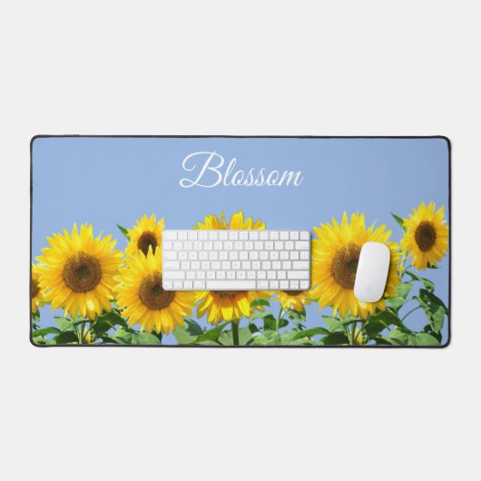 Schöne Sonnenblumen und Text auf Sky Blue Schreibtischunterlage (Tastatur & Maus)