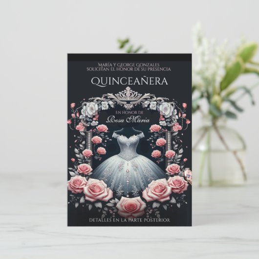 Schöne Spanische Rose Quinceñera Einladung (Stehend Vorderseite)