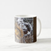 Schöne Tasse des Eichhörnchens im Winter (VorderseiteRechts)