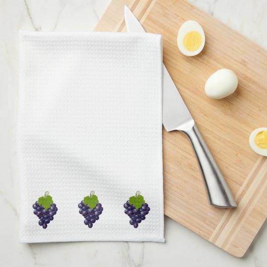 Schöne Trauben auf weißem Küchentuch (Viertel Falte)