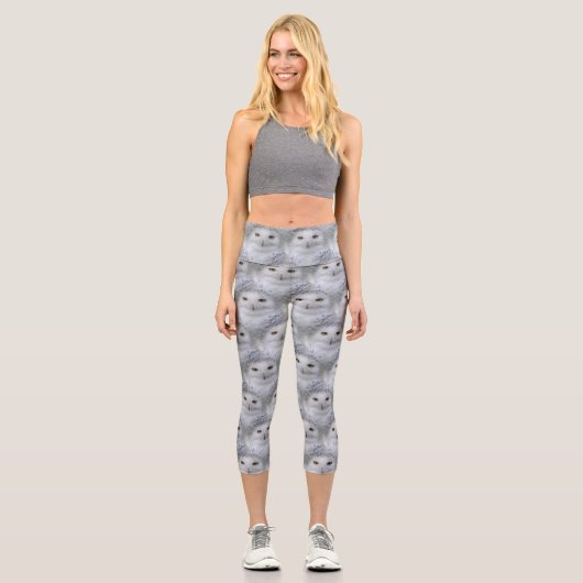 Schöne, traumhafte und serene Snowy Owls Capri Leggings (Vorderseite)