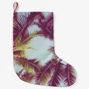 Schöne tropische Palmen um das Meer herum Kleiner Weihnachtsstrumpf
