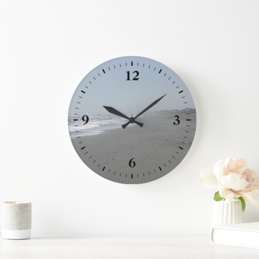 Schöne Uhr an der Strandwand (Zuhause)
