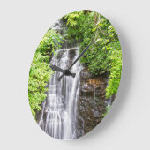 Schöne Uhr des Wasserfalls (Winkel)